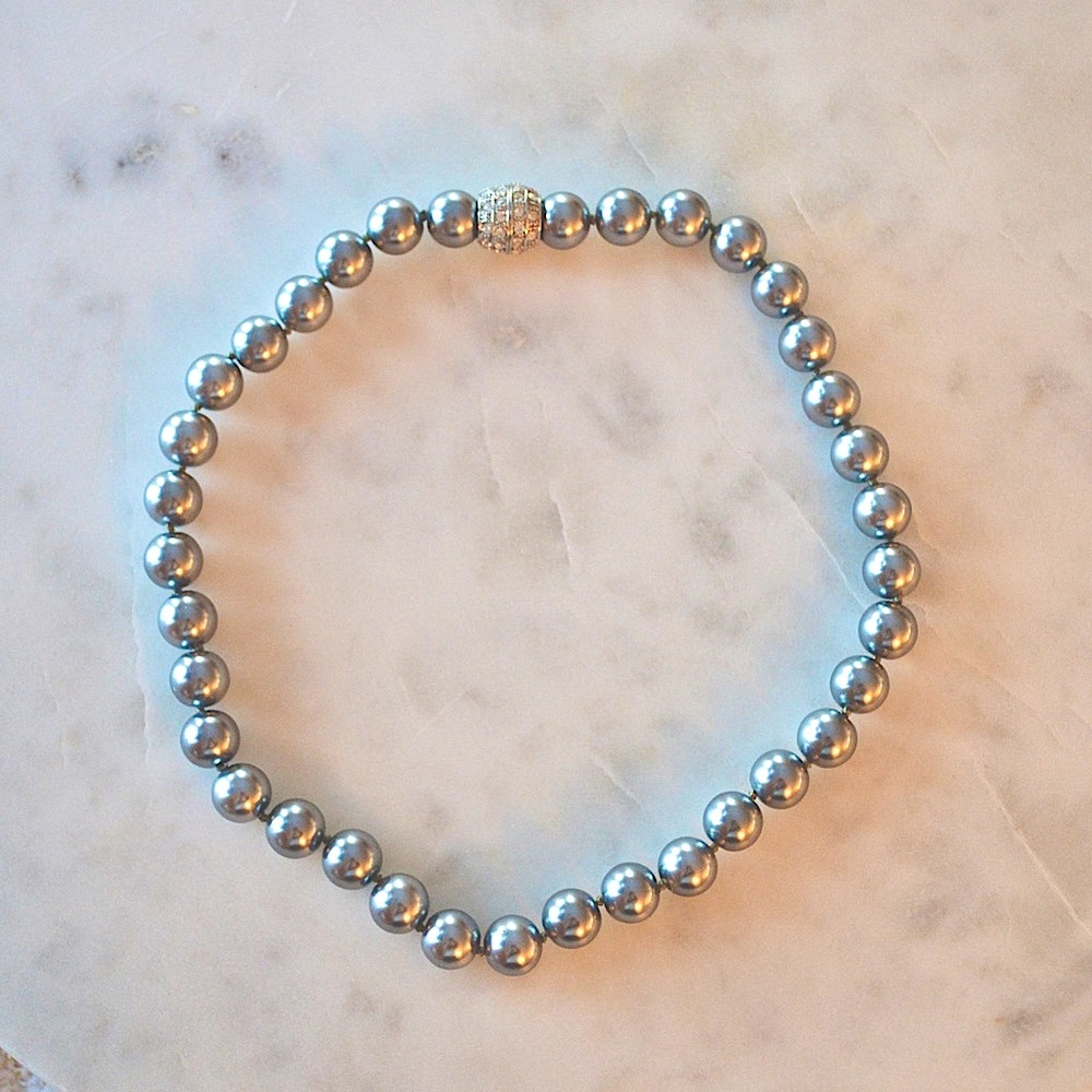 Metallic Silver Gray Pearl Necklace (Discounted Shipping🚚)